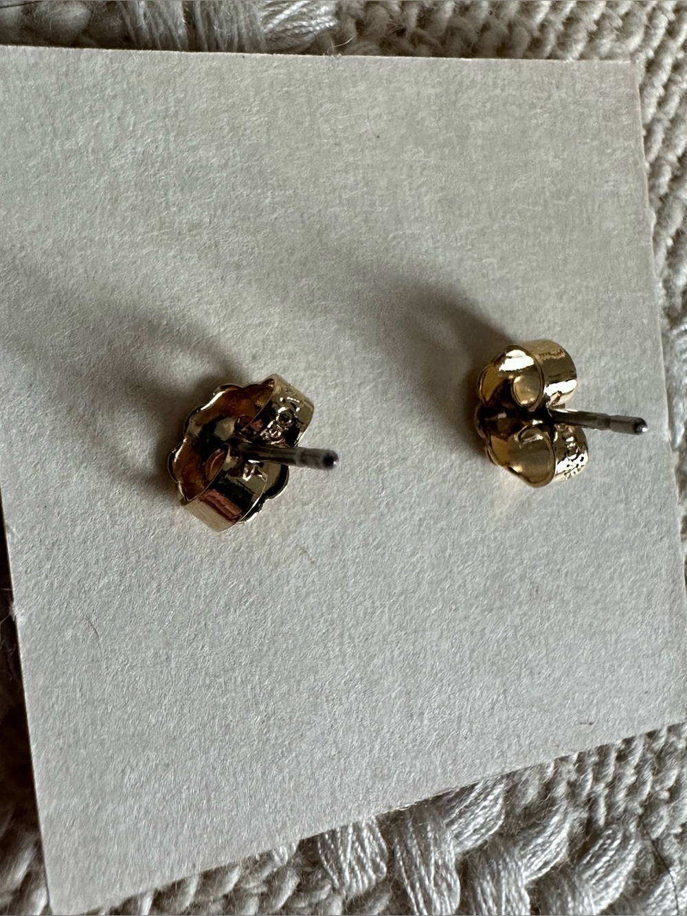 Avon vintage 1982 wreath earrings featuring a twisted rope design and a bow NIB! - Picture 3 of 7